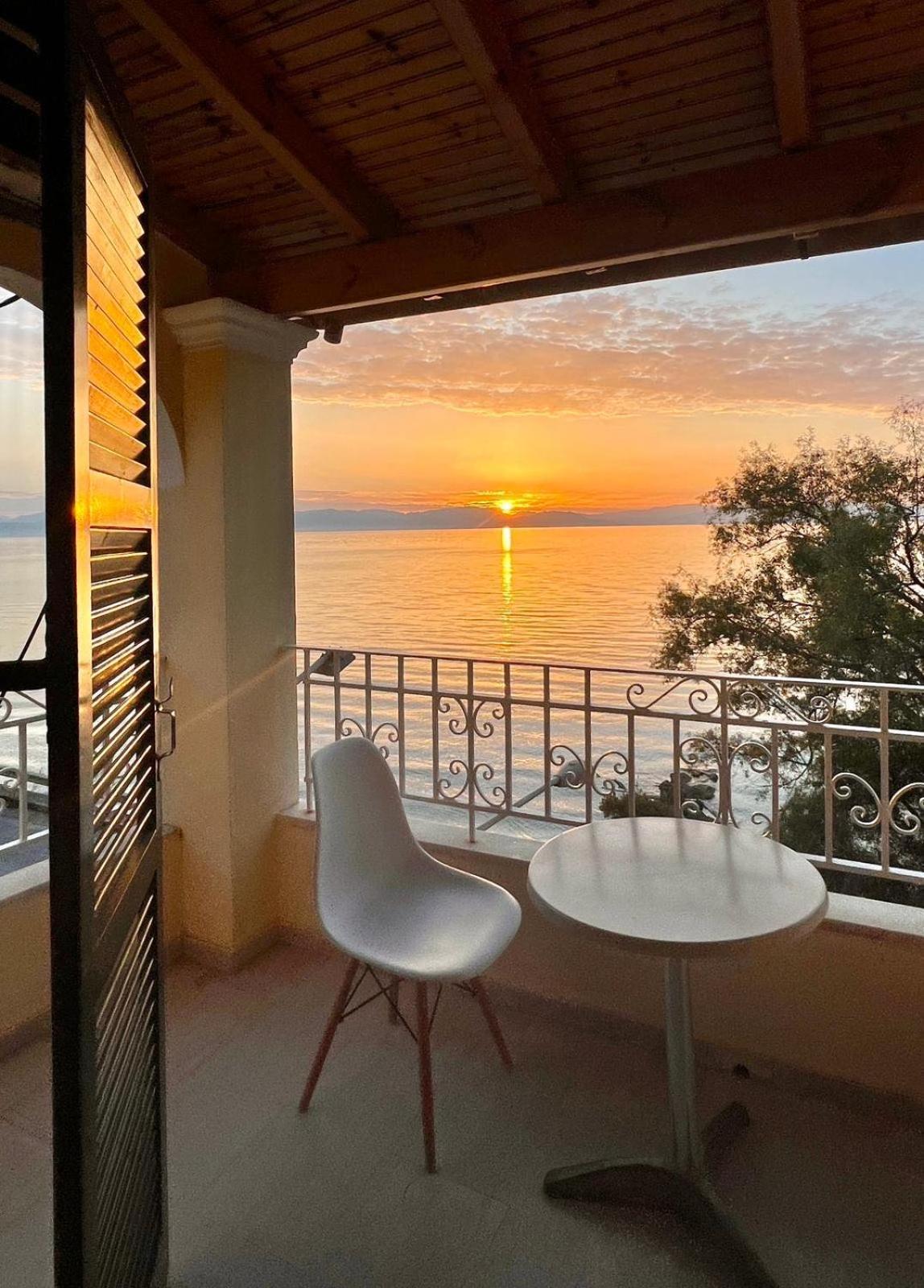 Ionian Mare Aparthotel Ájosz Joánisz Periszterón Kültér fotó